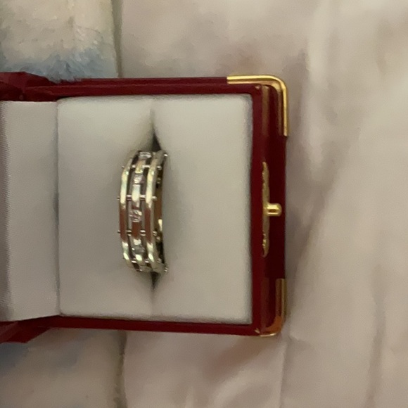 Men’s 14 karat band with 1/3 carats of diamonds - Picture 1 of 2